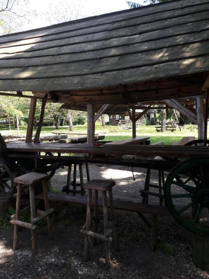 Kamp na Otoku Hotel Ljubno Bagian luar foto
