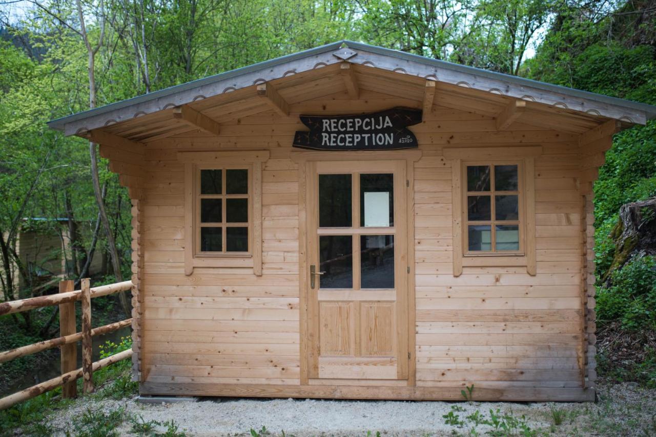 Kamp na Otoku Hotel Ljubno Bagian luar foto